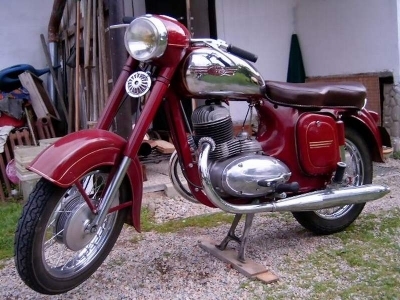 YEZDI JAWA Specfications And Features